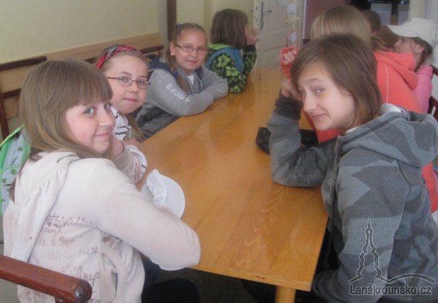 14-polska devcata v ZS Dobrovskeho.jpg